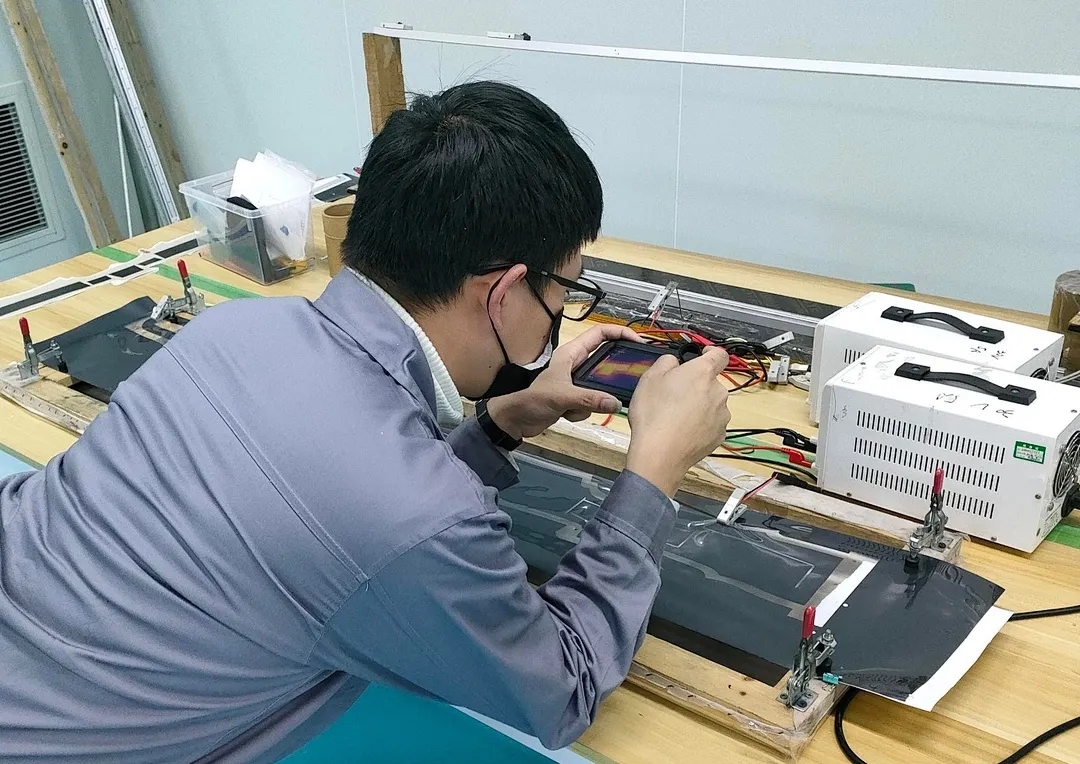 高(gāo)烯小(xiǎo)夥伴仔細的(de)進行(xíng)性能(néng)初判工(gōng)作(zuò)